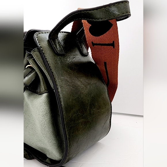 Women's Love Handle Leather and Suede Green Bucket Drawstring Crossbody Bag - Picture 2 of 8